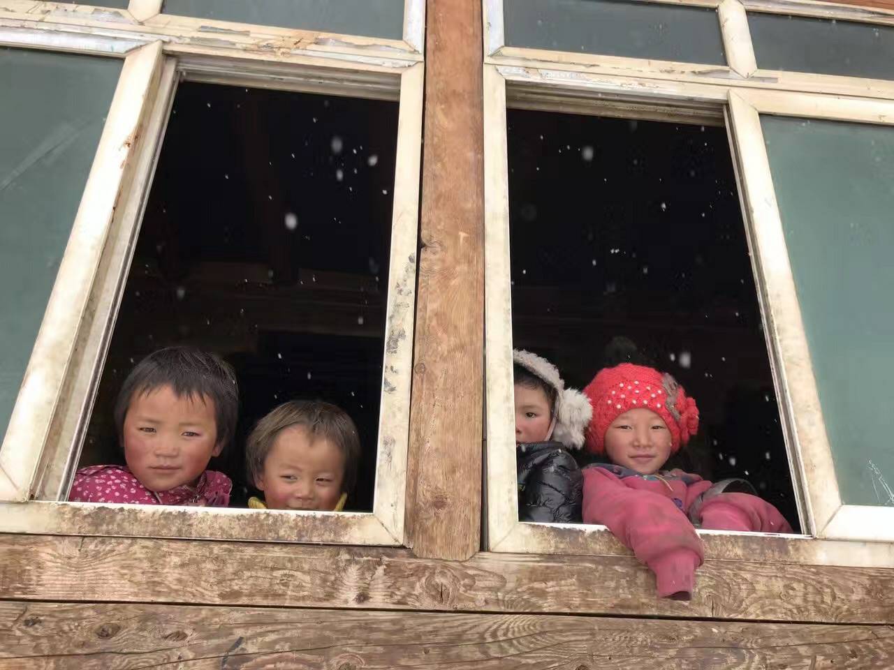 爱游戏(ayx)中国官方网站-登录入口公益回顾丨家国同欢月同圆 温暖满载甘孜州(图9)