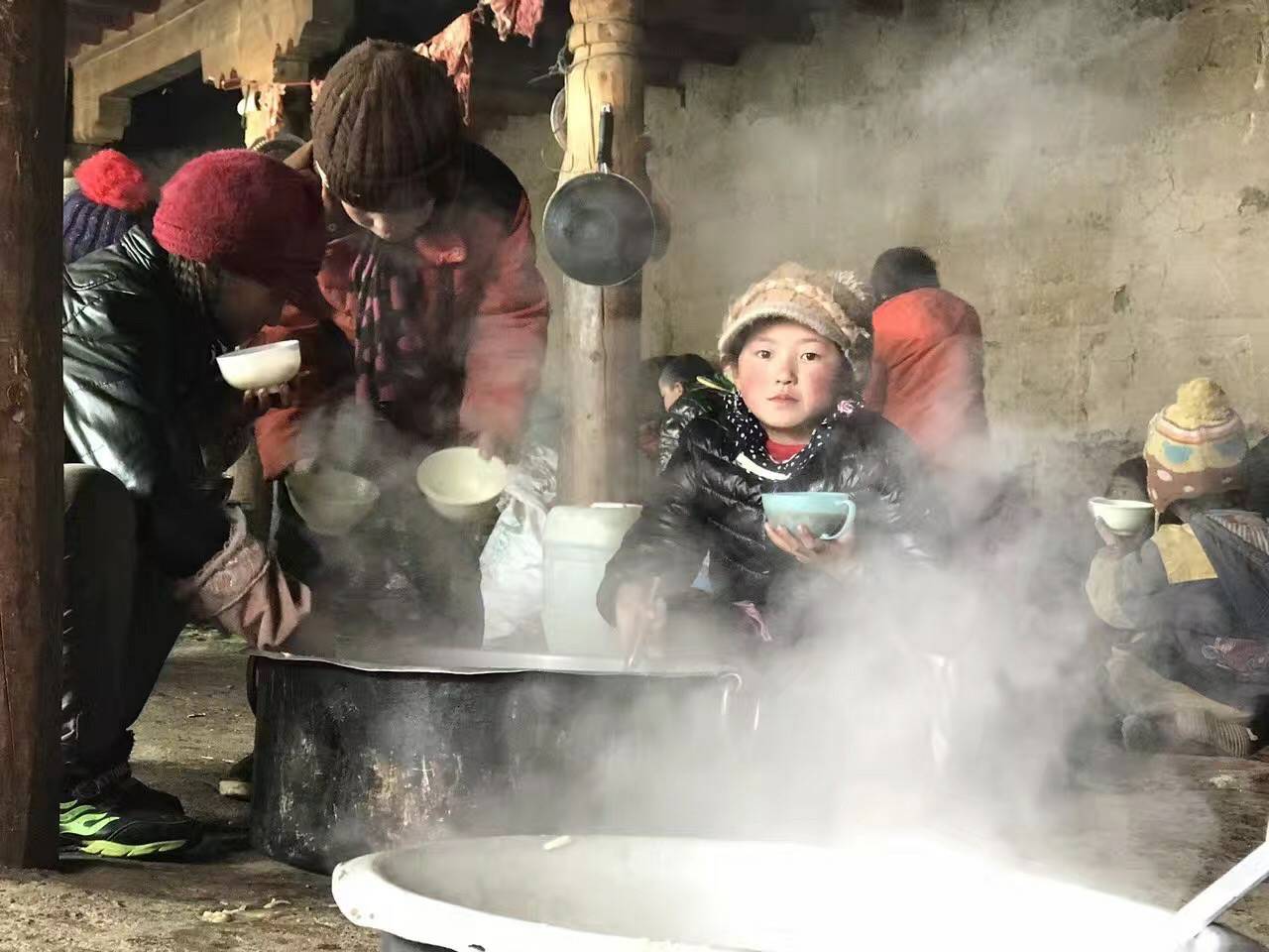 爱游戏(ayx)中国官方网站-登录入口公益回顾丨家国同欢月同圆 温暖满载甘孜州(图10)